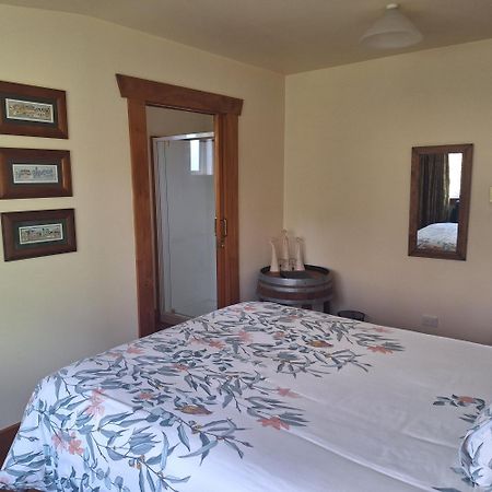 Olde Mill House B&B & Bike2Wine Cycle Hire Renwick Экстерьер фото