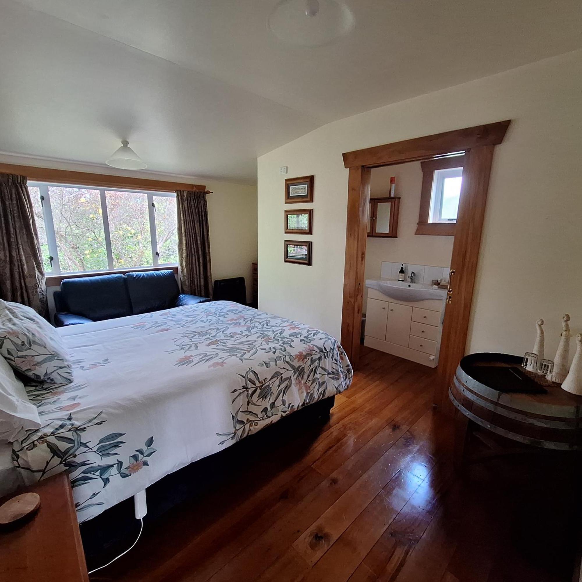 Olde Mill House B&B & Bike2Wine Cycle Hire Renwick Экстерьер фото